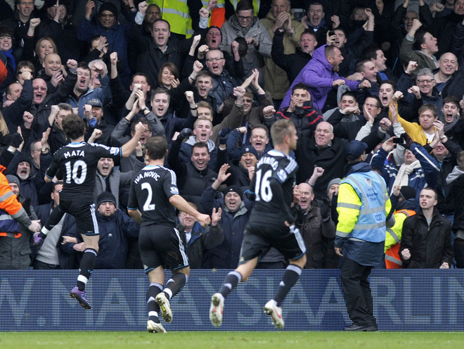 Chelsea's Juan Mata (L) Celebrates Scoring His Penalty 