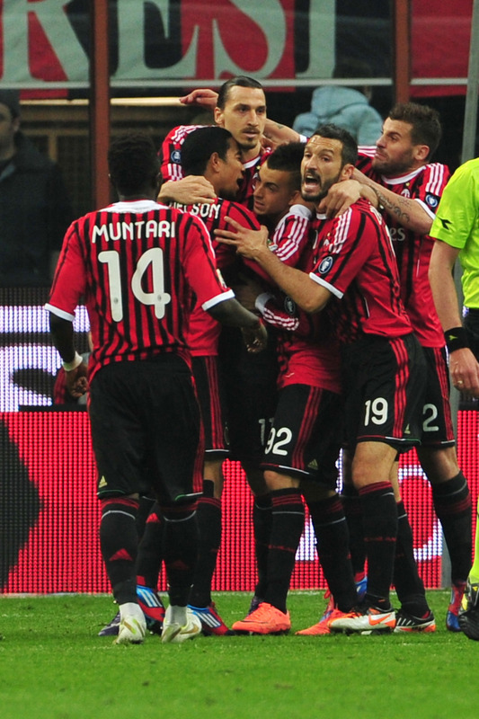 AC Milan's Swedish Forward Zlatan Ibrahimovic (C) Celebrates