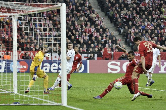 Bayern Munich's Striker Mario Gomez (R) Scores