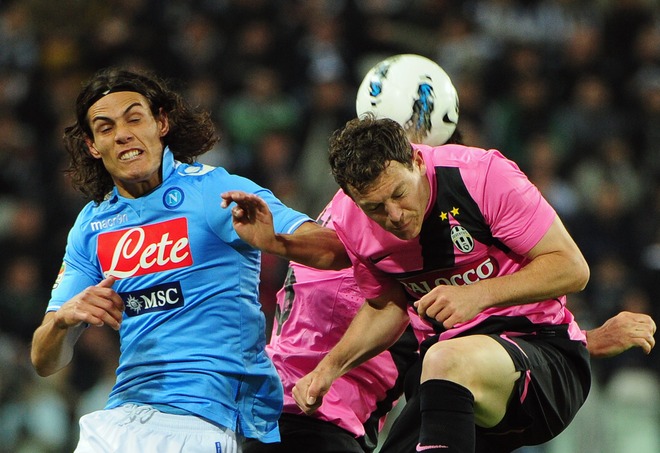 Napoli's Uruguayan Forward Edinson Roberto Cavani  (L) Fights For The Ball With Juventus' Swiss Defender Stephan