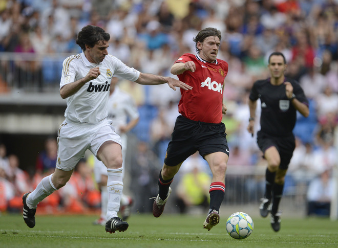 Real Madrid's Aitor Karanka (L) Vies