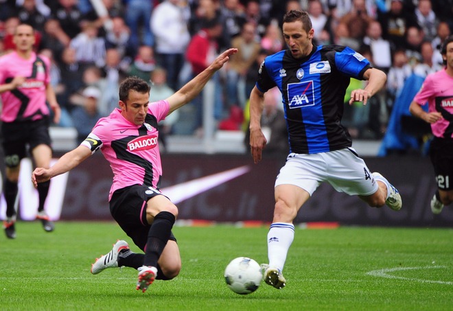 Atalanta's Defender Daniele Capelli (R) Fights