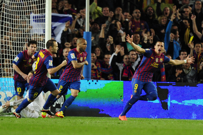 Barcelona's Chiliean Forward Alexis Sanchez (R) Celebrates