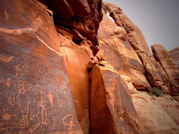 ادخل وشاهد بيوت الهنود الحمر Anasazi+Ruins+by+Rick+Schafer-moab_petroglyphs600_450