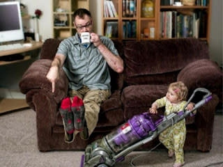 مصور محترف يصور نفسه مع ابنته بأوضاع ساخرة ومضحكة جدا ههههه 38