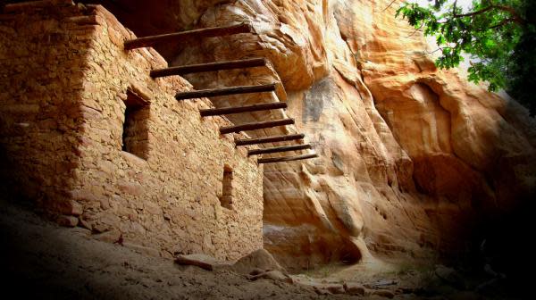 ادخل وشاهد بيوت الهنود الحمر Anasazi+Ruins+by+Rick+Schafer-dollhouse_ruin600_336
