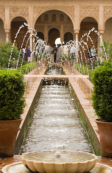  بـلاد الأندلس 389px-Alhambra_Generalife_fountains
