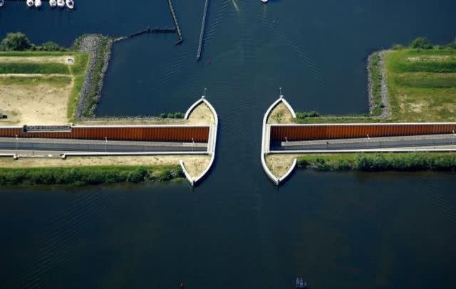 the_river_bridge_aqueduct_veluwemeer_640_02.jpg