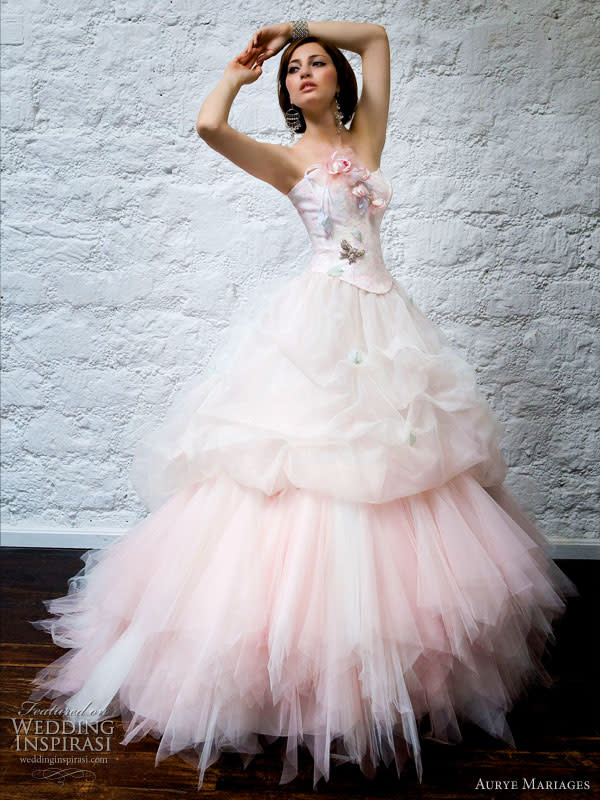  ليلة آلبسلك آلآبيض وآصير ملكك وآلدنيآ تشهد..~  Aurye-mariages-pink-wedding-dress-2010