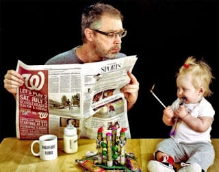 مصور محترف يصور نفسه مع ابنته بأوضاع ساخرة ومضحكة جدا ههههه 93