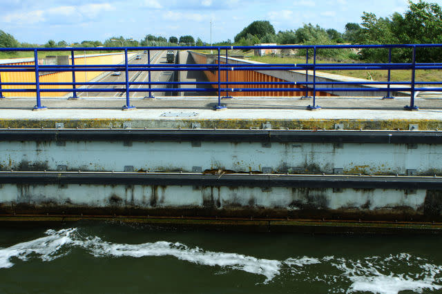 the_river_bridge_aqueduct_veluwemeer_640_07.jpg