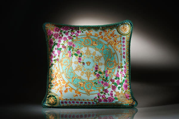 خداديات في قمه الروعه Versace-Cushions-Collection9