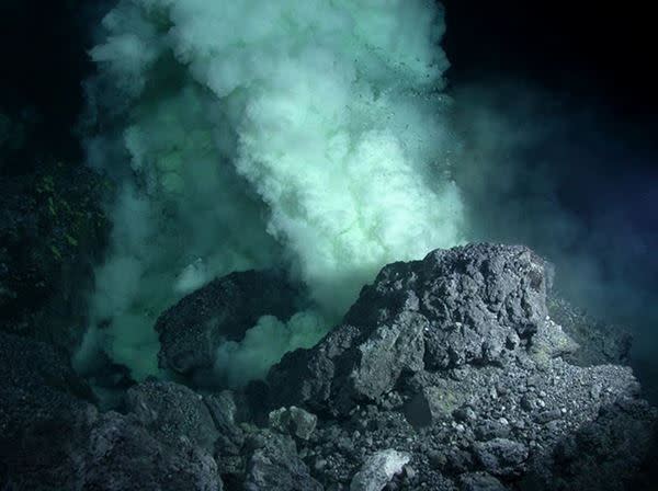  اكتشاف أكبر بركان في أعماق البحار !!!! Volcano%202