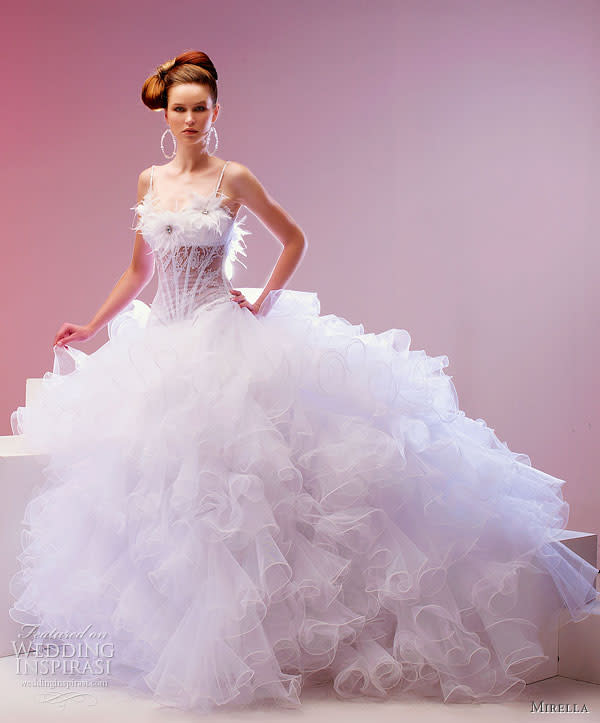  ليلة آلبسلك آلآبيض وآصير ملكك وآلدنيآ تشهد..~  Mirella-2010-wedding-gown-dress