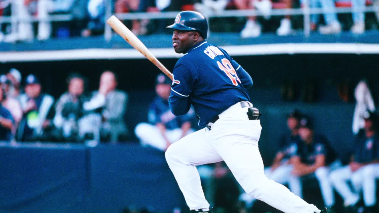 Gwynn's family alleges the tobacco industry is partially responsible for his death. (AP)