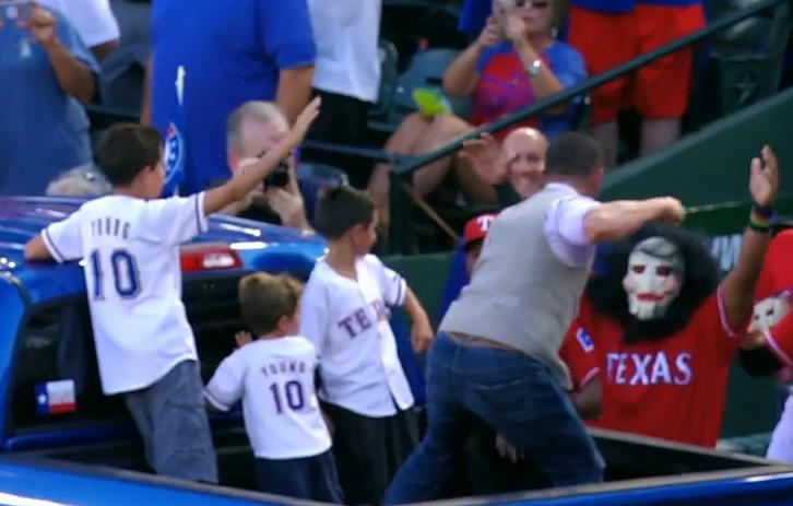 Michael Young was ready to rearrange Elvis Andrus' masked face. (MLB)