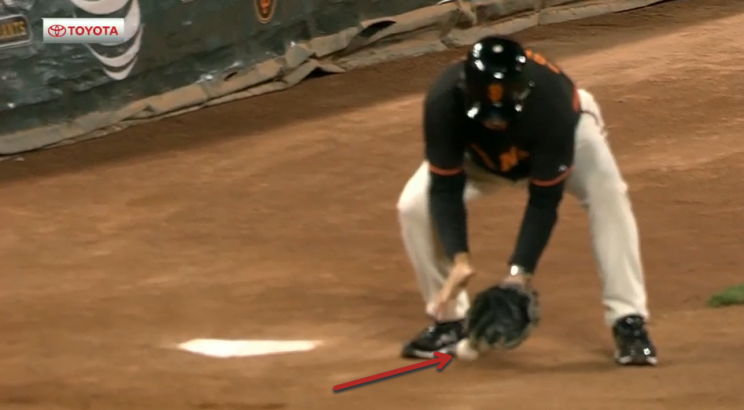 Giants balldude misses a foul grounder and the Giants-Reds game on July 25, 2016.