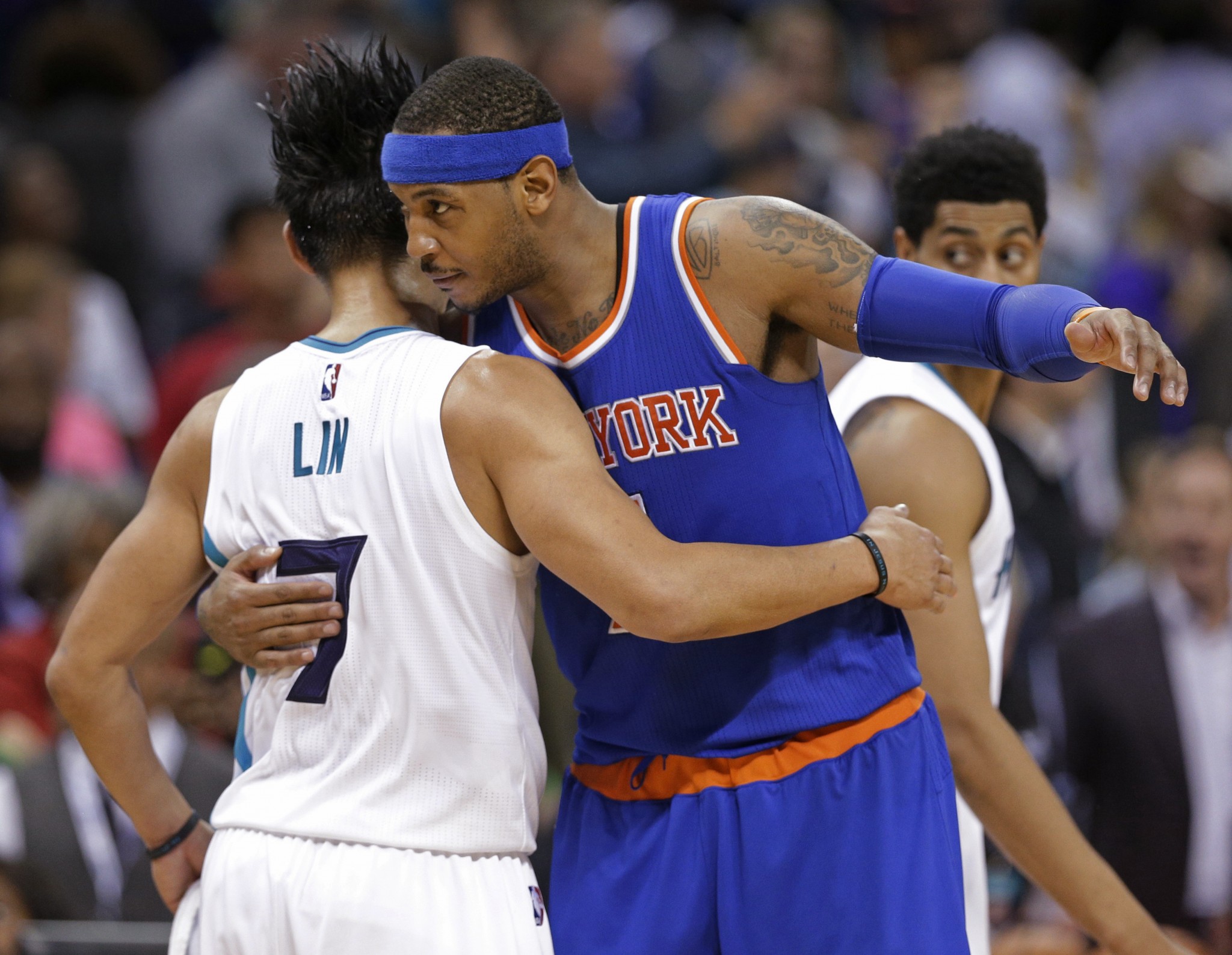 Carmelo Anthony exchanges perfunctory pleasantries with Jeremy Lin. (AP/Chuck Burton)