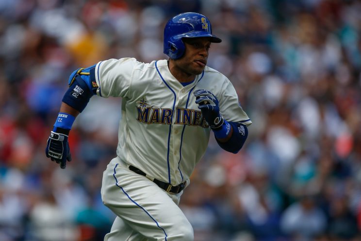 Robinson Cano shows off the Mariners' Sunday home jerseys. (Getty Images/Otto Greule Jr.)