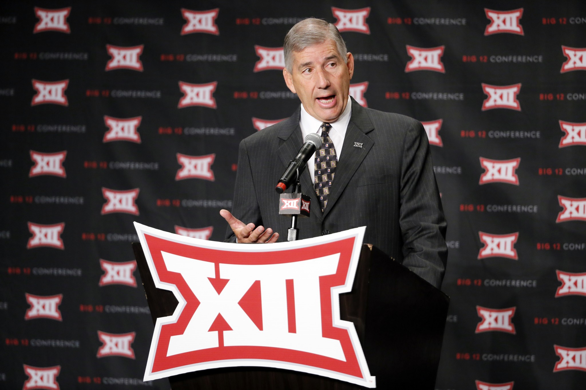 Big 12 commissioner Bob Bowlsby addresses attendees during Big 12 media day, Monday, July 18, 2016, in Dallas. With expansion still an unsettled issue for the Big 12 Conference, Commissioner Bowlsby gave his annual state of the league address to open football media days. And a day later he meets with the league's board of directors. (AP Photo/Tony Gutierrez)