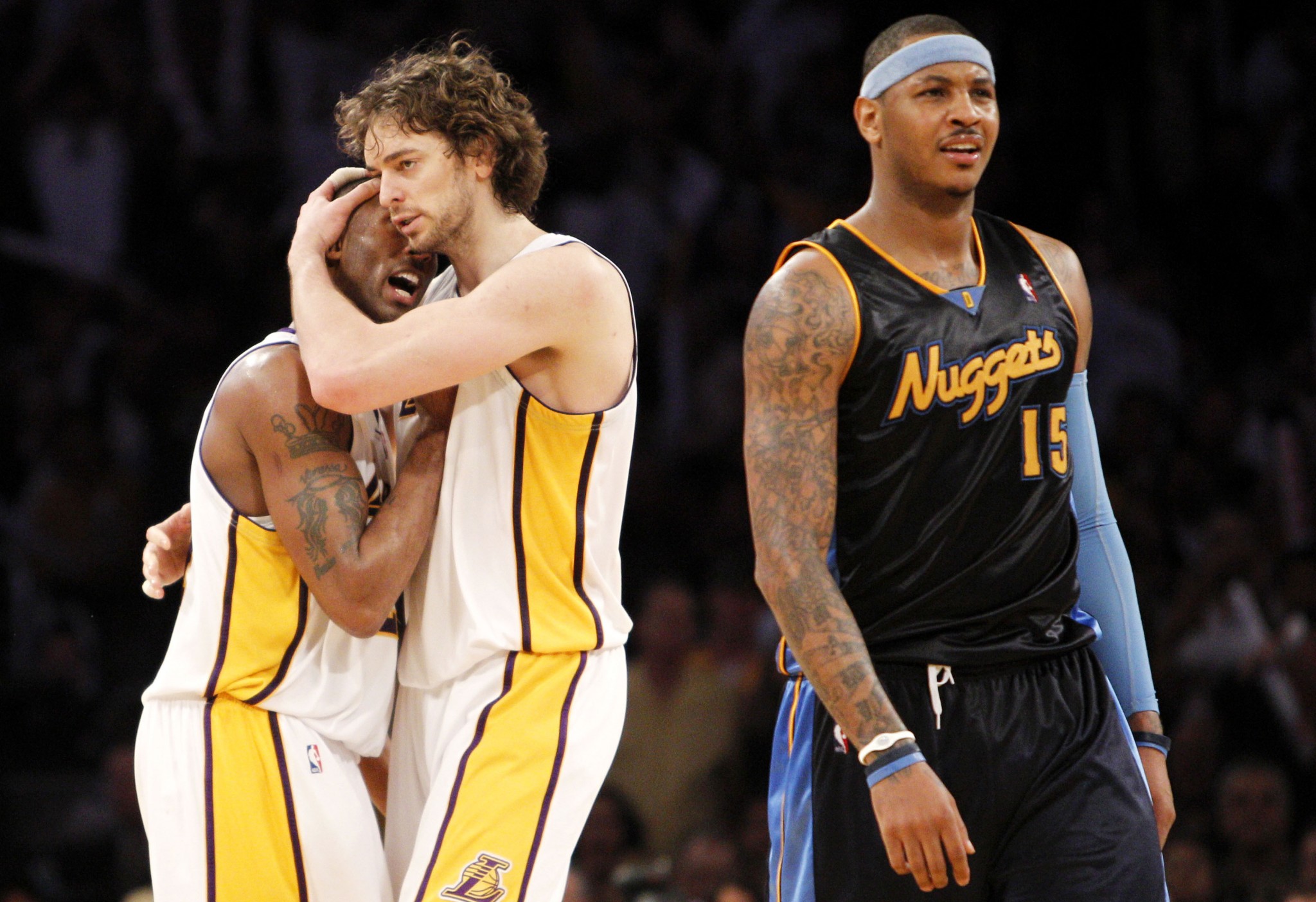 Carmelo Anthony is not nearly as happy as Kobe Bryant and Pau Gasol are. (AP/Danny Moloshok)