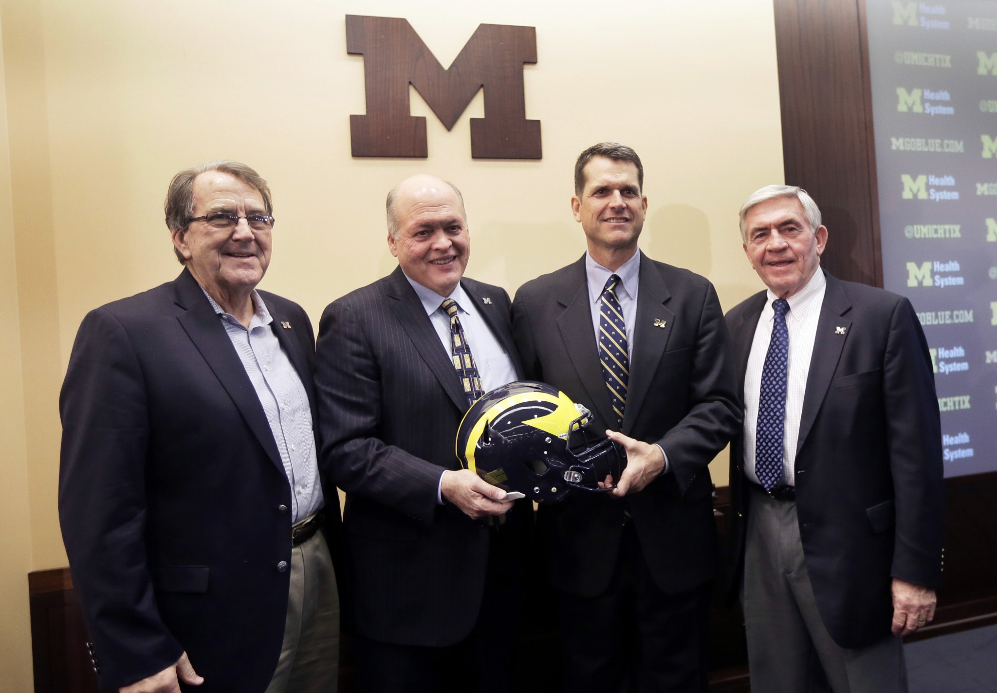 Former Michigan coach Lloyd Carr (far left) stepped down from the College Football Playoff selection committee for health reasons. (AP Photo/Carlos Osorio)