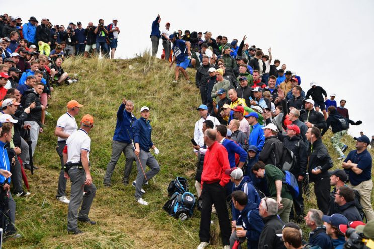 The flag stick was on the other side of this hill for Jordan Spieth. (Getty)