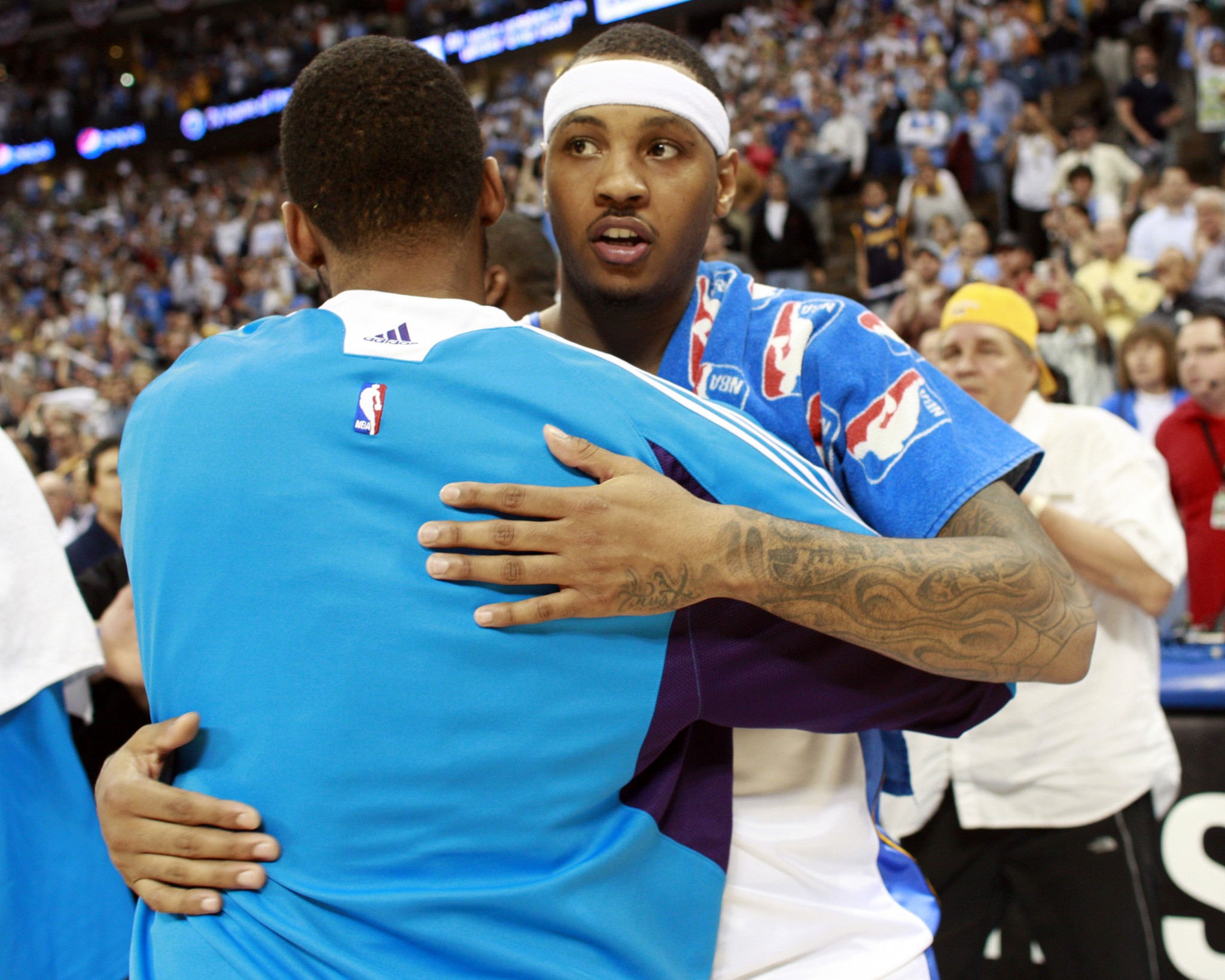 Carmelo Anthony is not entirely sure how to approach Morris Peterson in this postgame interaction. (AP/David Zalubowski)
