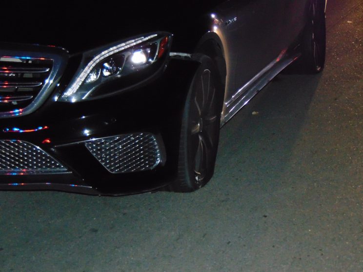 Both drivers' side tires on Tiger Woods' 2015 Mercedes were flat when police arrived. (Jupiter PD)