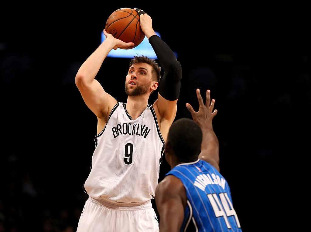 Andrea Bargnani shoots. (Elsa/Getty Images)