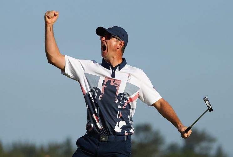 Justin Rose celebrates winning the Olympic gold medal in golf. (Getty Images)