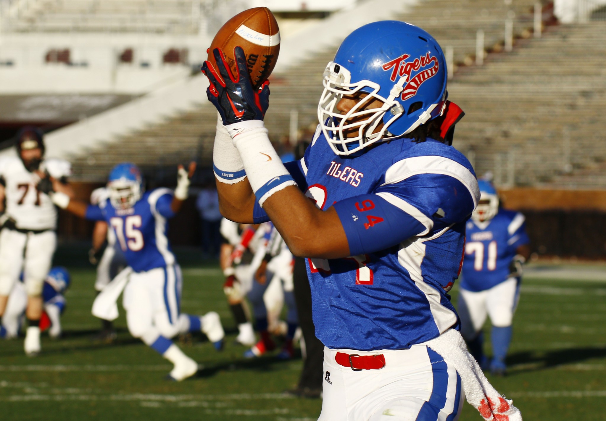 Noxubee County's Jeffery Simmons scores with a 17-yard touchdown pass against St. Stanislaus in the first half of their Mississippi 4A Championship high school football game on Saturday, Dec. 6, 2014, in Starkville, Miss. (AP Photo/Rogelio V. Solis)