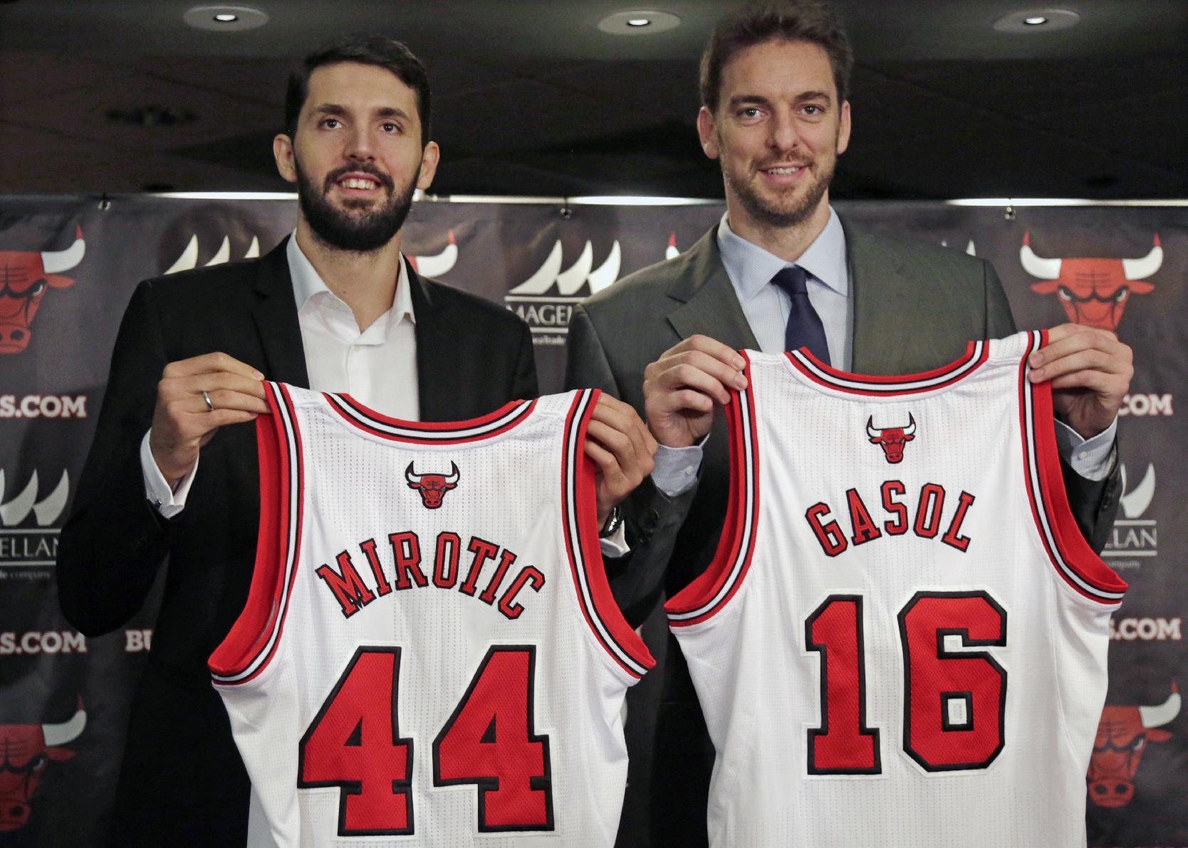 The Bulls hope Nikola Mirotic (left) and Pau Gasol will help bolster their offensive attack. (AP/M. Spencer Green)