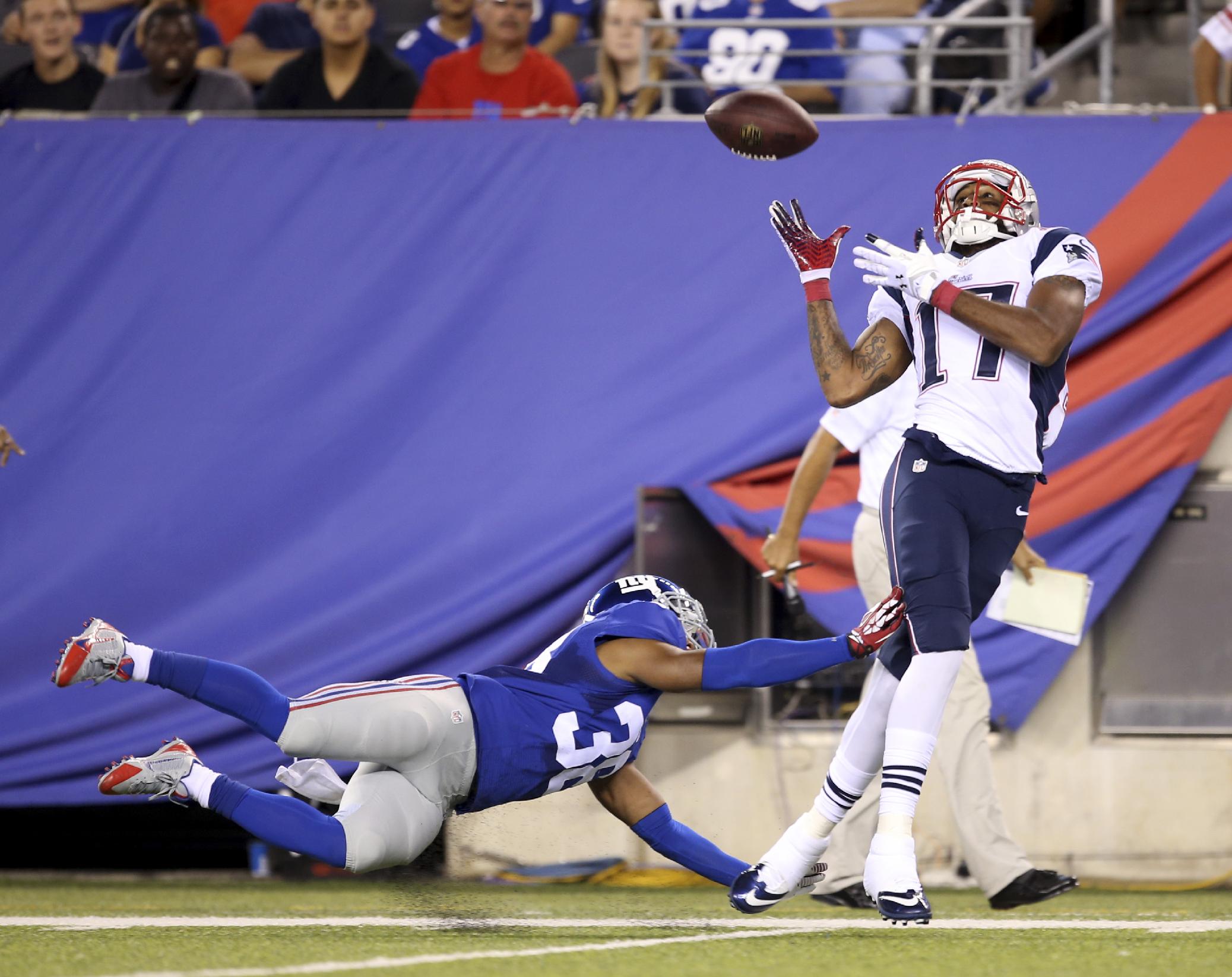 New England Patriots' Aaron Dobson, right, catches a touchdown pass while New York Giants' Trumaine McBride tries to defend during the first half of an NFL preseason football game Thursday, Aug. 28, 2014, in East Rutherford, N.J. (AP Photo/John Minchillo)