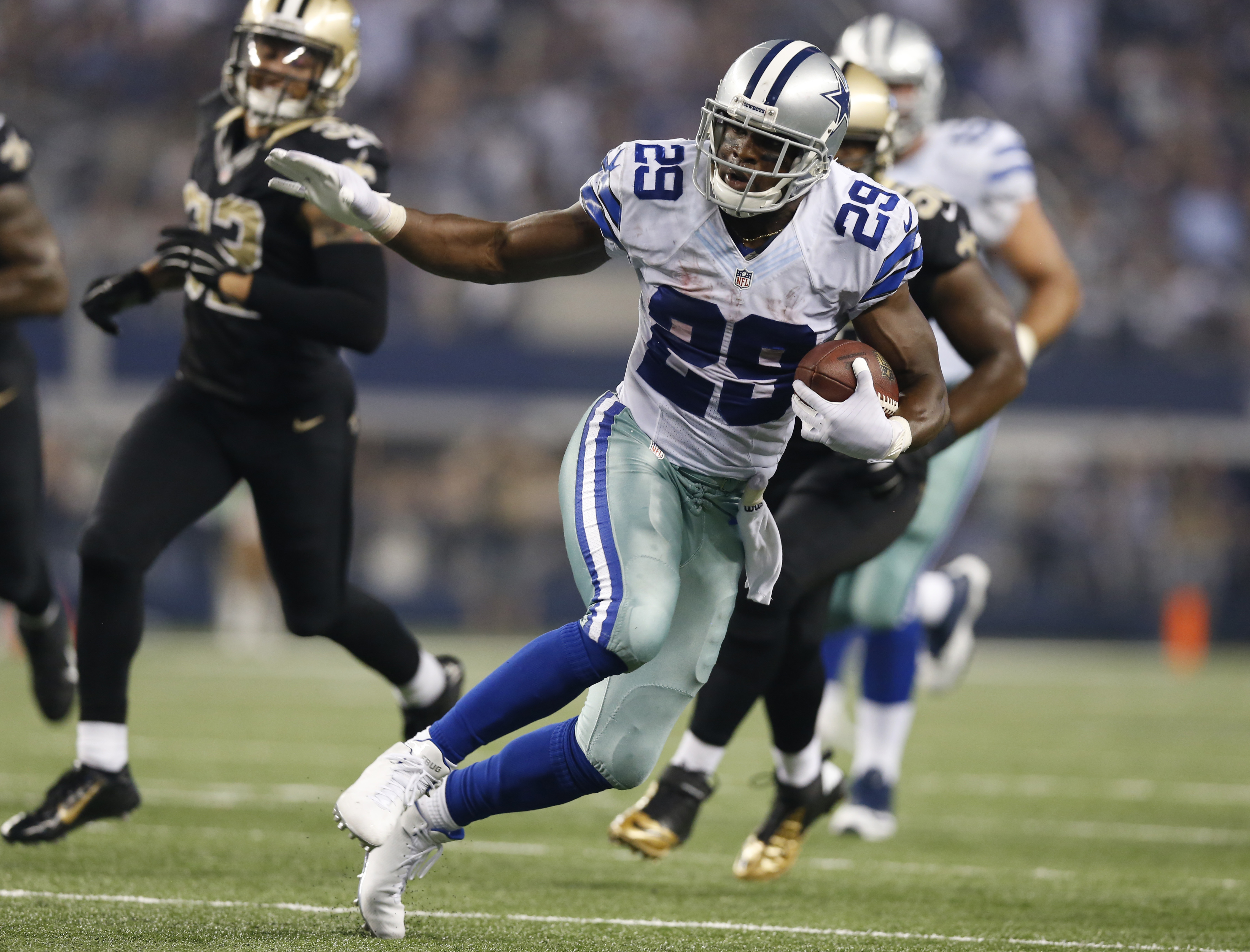 Sep 28, 2014; Arlington, TX, USA; Dallas Cowboys running back DeMarco Murray (29) runs with the ball for a third quarter touchdown against the New Orleans Saints at AT&T Stadium. (Matthew Emmons-USA TODAY Sports)