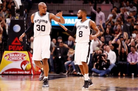 David West (left) and Patty Mills gave the Spurs the boost they needed on Tuesday. (Soobum Im-USA TODAY Sports)