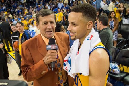 TNT broadcaster Craig Sager (left) interviews Golden State Warriors guard Stephen Curry. (Kyle Terada-USA TODAY Sports)