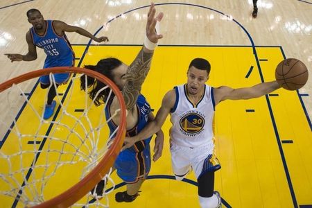 Stephen Curry attempts a lay-up in the Warriors' Game 2 win. (Kyle Terada-USA TODAY Sports)