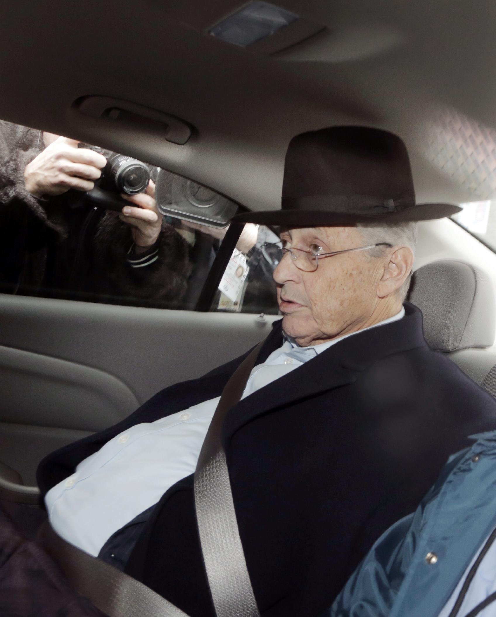 New York Assembly Speaker Sheldon Silver is transported by federal agents to federal court. (AP)