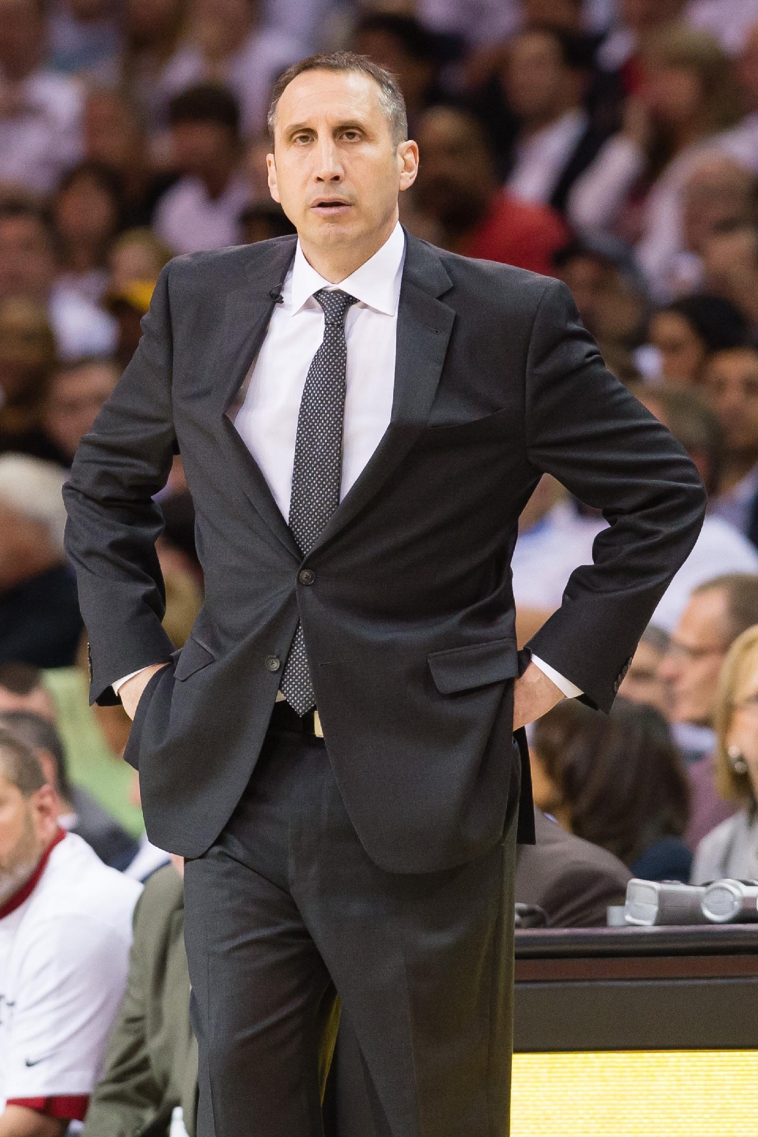 David Blatt learns his jacket doesn't fit. (Jason Miller/Getty Images)