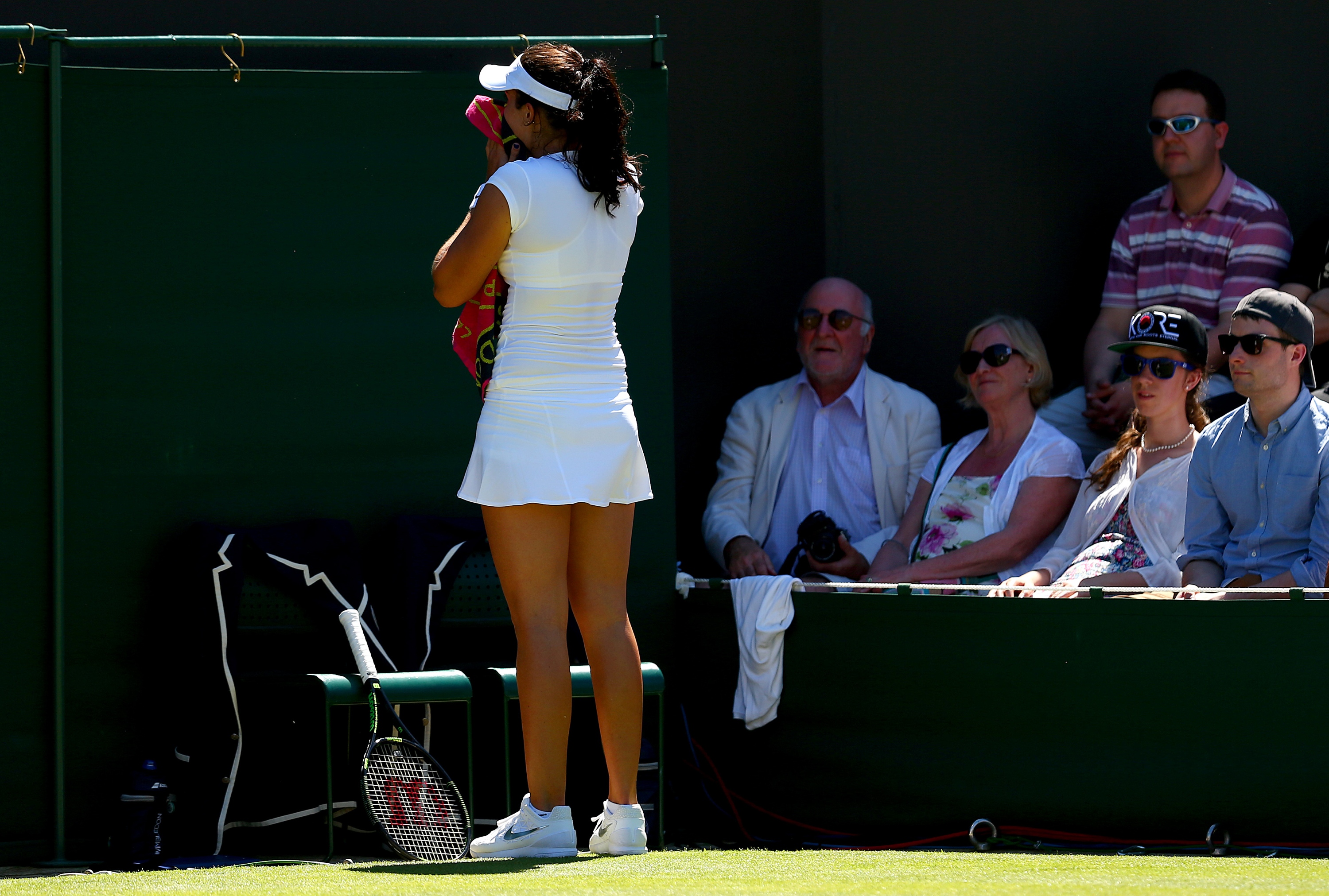 Laura Robson reacts to the heat in her first round match against Evgeniya Rodina of Russia. (Getty)