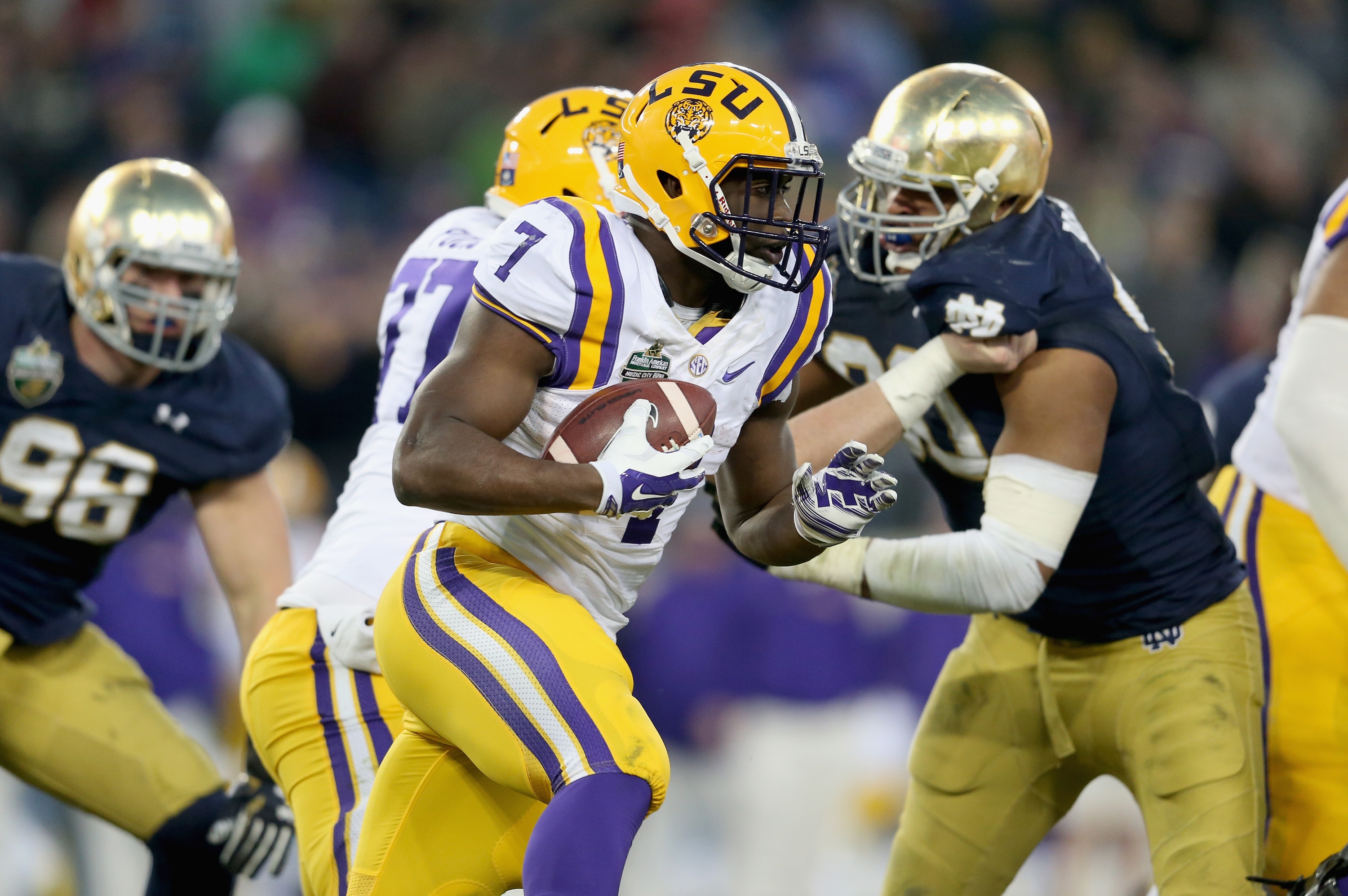 NASHVILLE, TN - DECEMBER 30:  Leonard Fournette #7 of the LSU Tigers runs with the ball against the Notre Dame Fighting Irish during the Franklin American Mortgage Music City Bowl at LP Field on December 30, 2014 in Nashville, Tennessee.  (Photo by Andy Lyons/Getty Images)