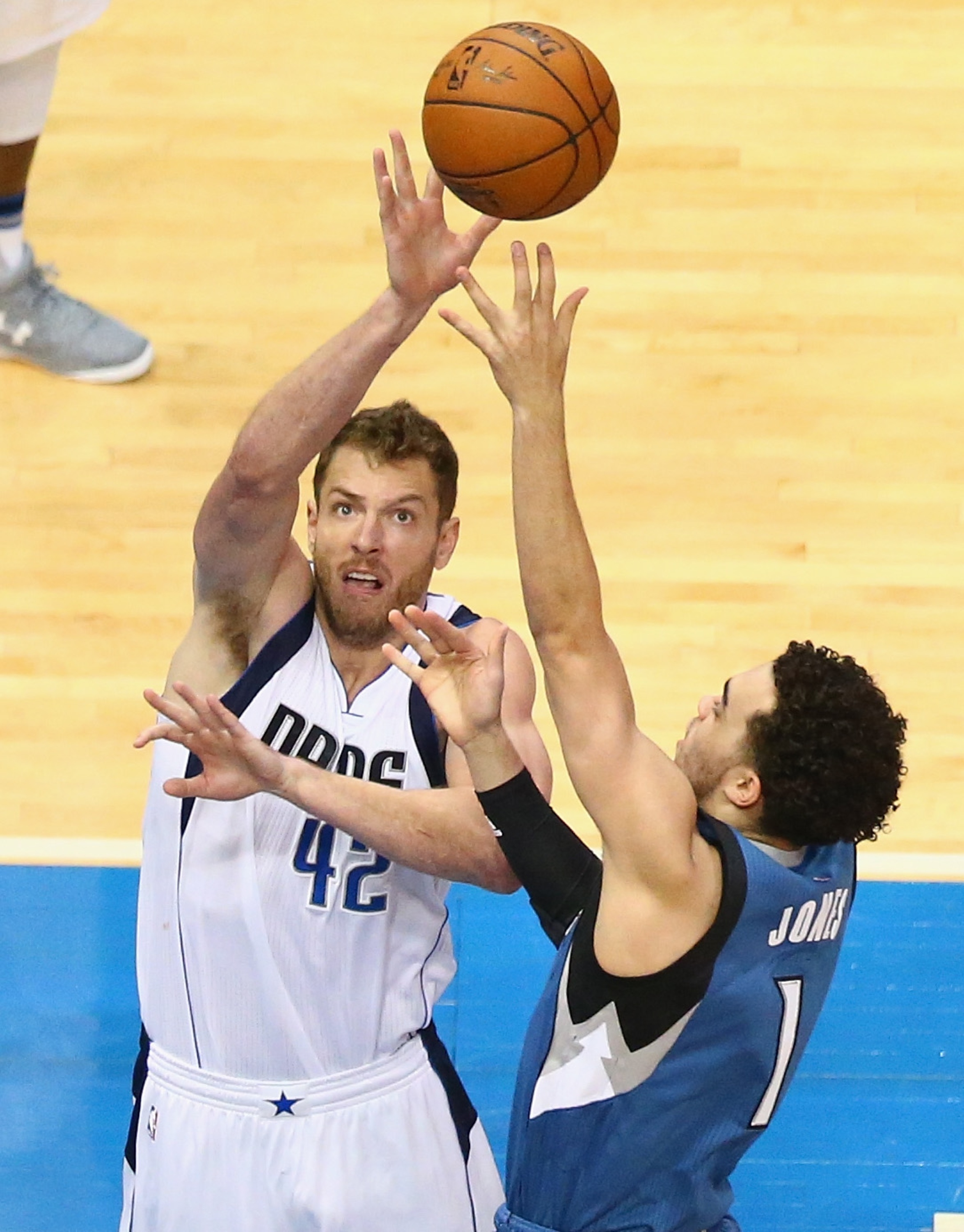 David Lee has found a home in Dallas, but the Mavs' D remains an issue. (Ronald Martinez/Getty)