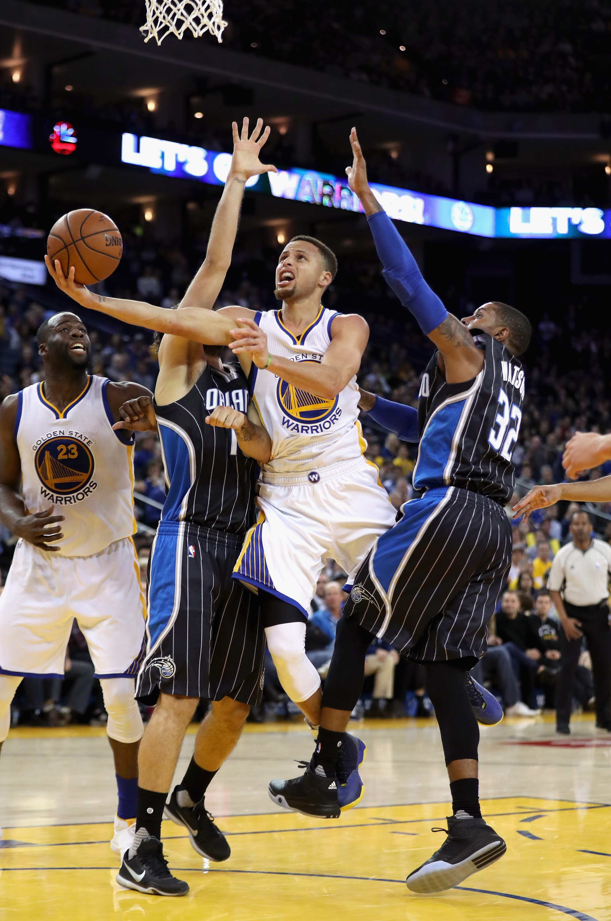 Stephen Curry gets to the hoop. (Ezra Shaw/Getty Images)