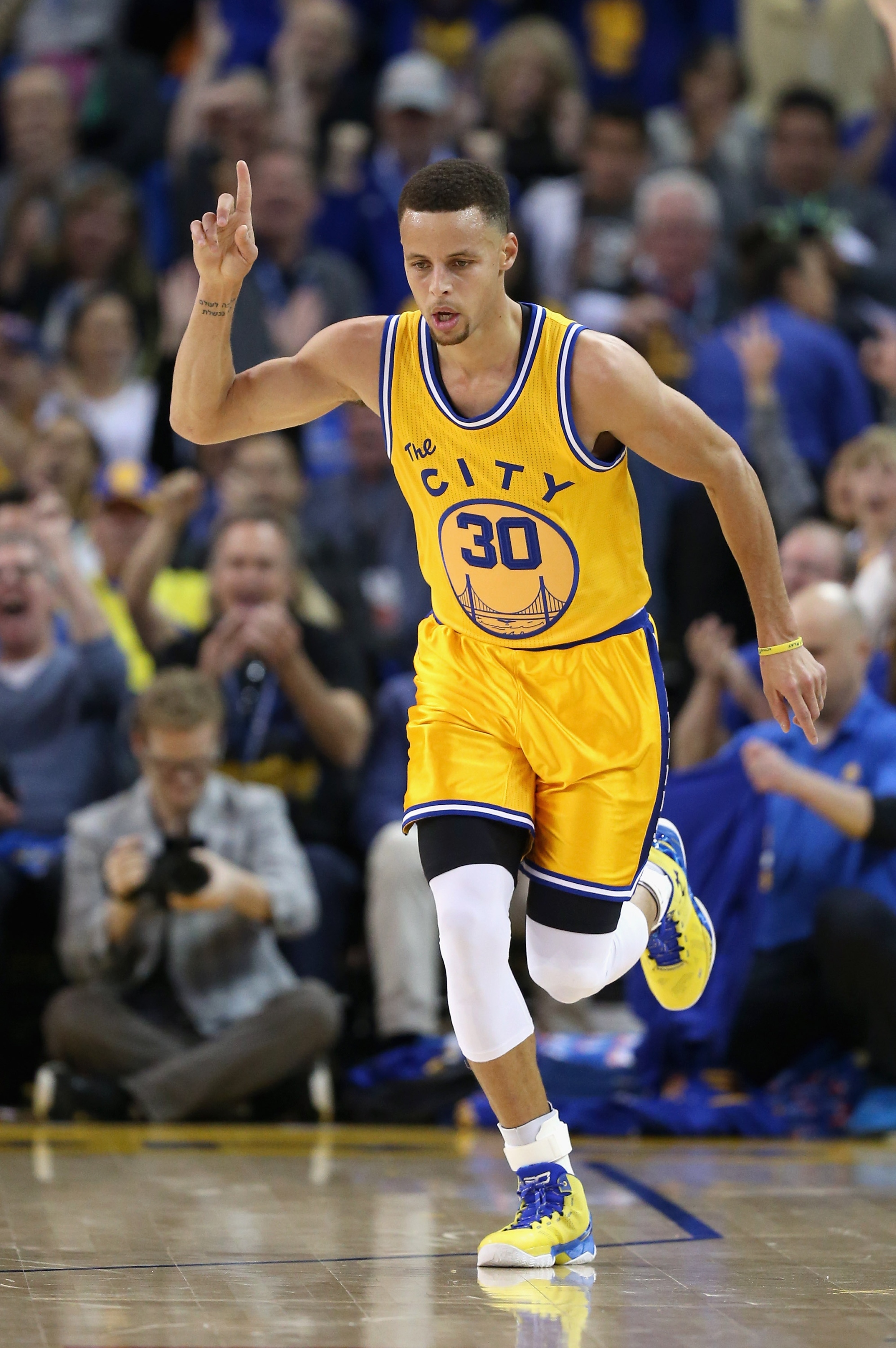 Shocker: Stephen Curry's three-point shooting helped the Warriors to a win. (Ezra Shaw/Getty Images)