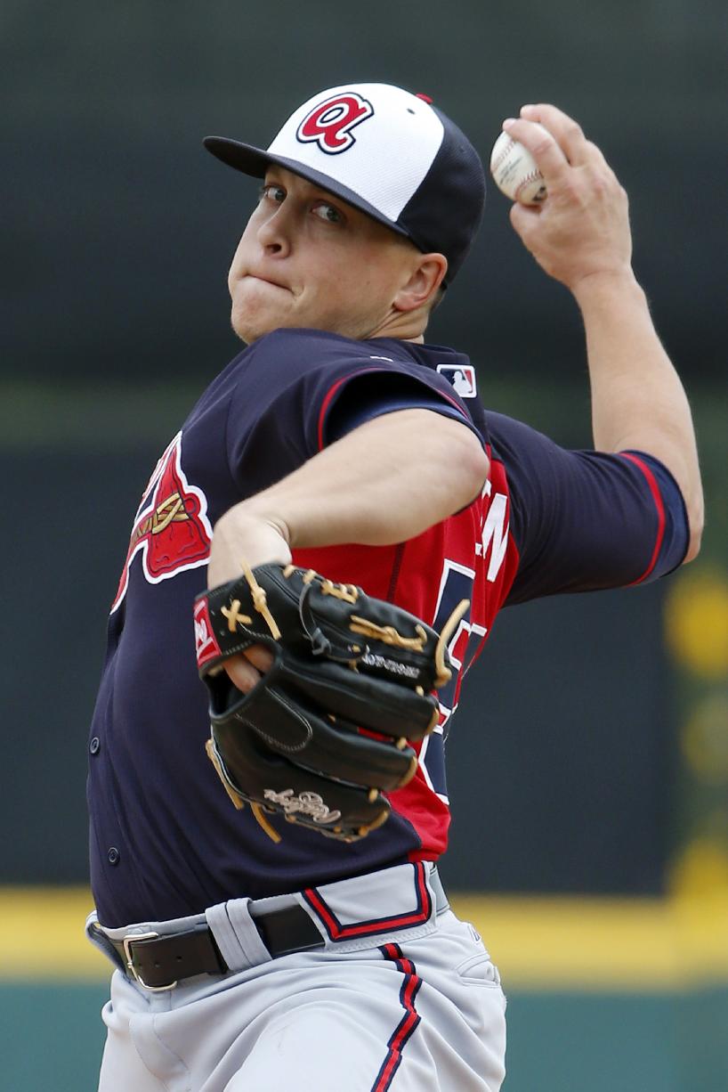 Kris Medlen is now a free agent after the Braves didn't tender him a contract. (AP)