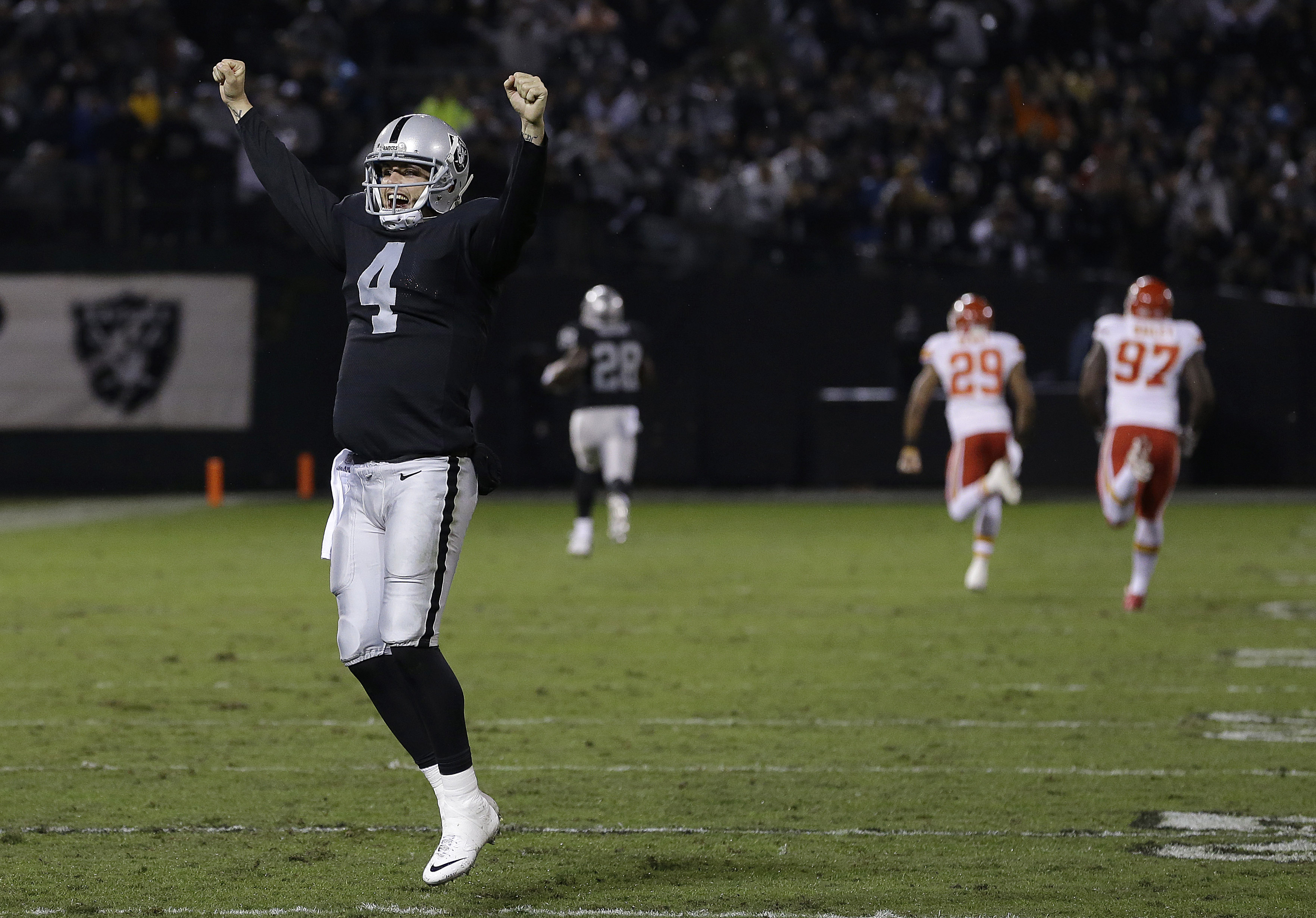 Derek Carr celebrates as Latavius Murray runs for a touchdown against Kansas City (AP)