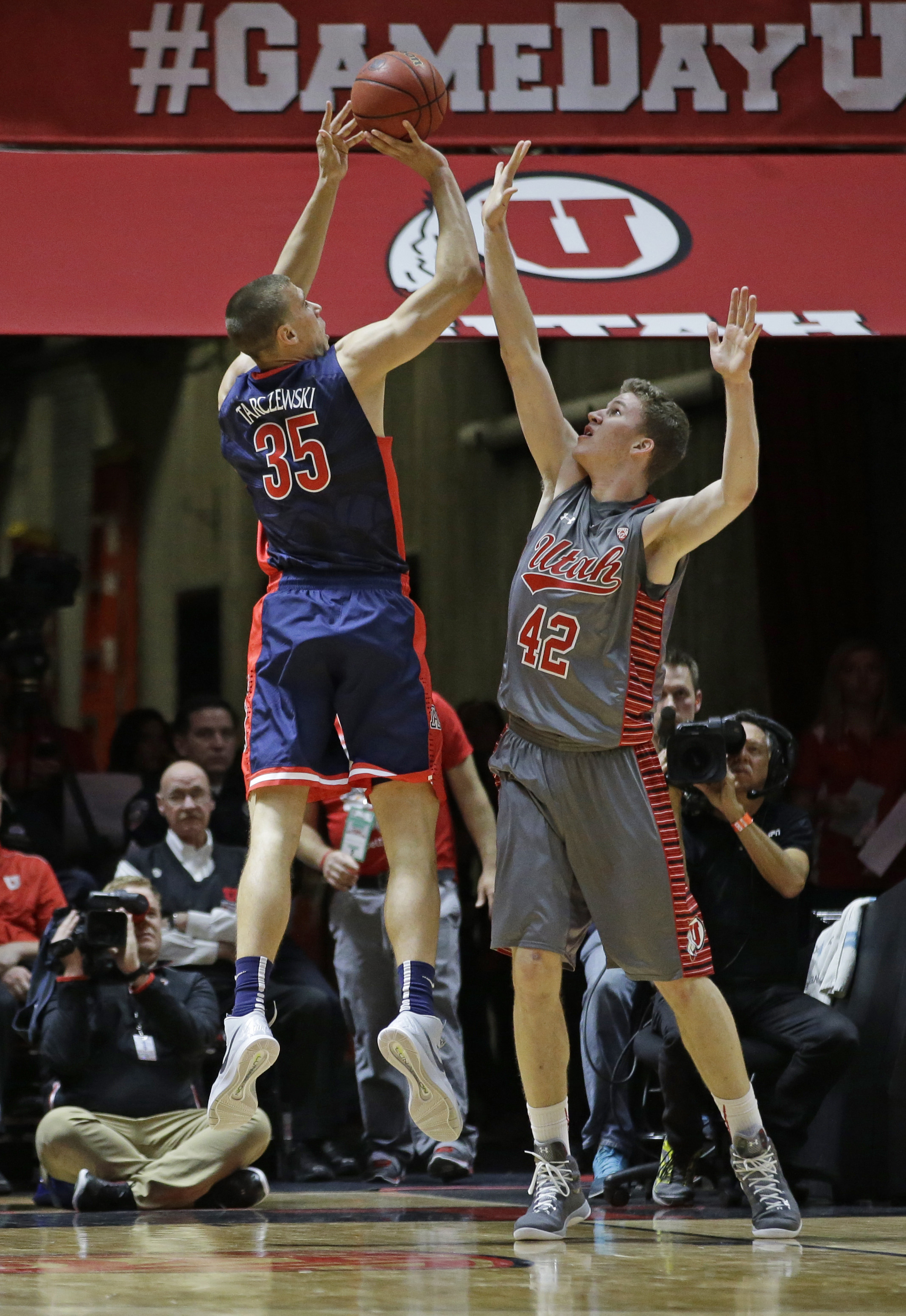 Poeltl vs. Tarczewski is must-see TV Saturday. (AP)