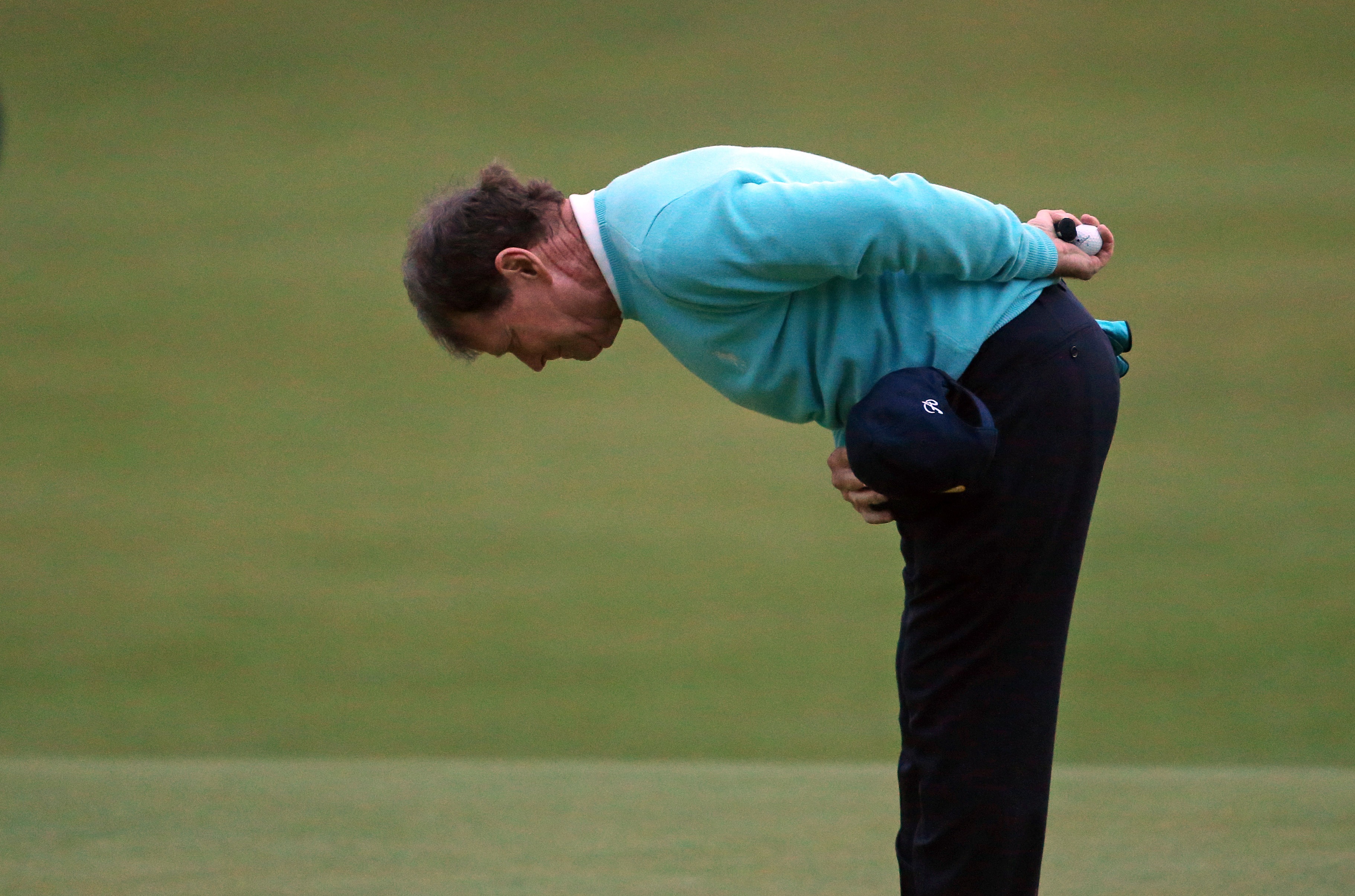 Tom Watson bows to the crowd after finishing on the 18th green. (AP)