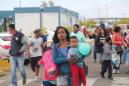 Perú comienza a exigir pasaporte a los venezolanos que llegan a su frontera